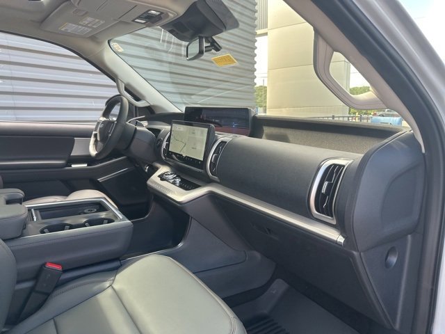 New 2025 Ford Expedition Active image 37