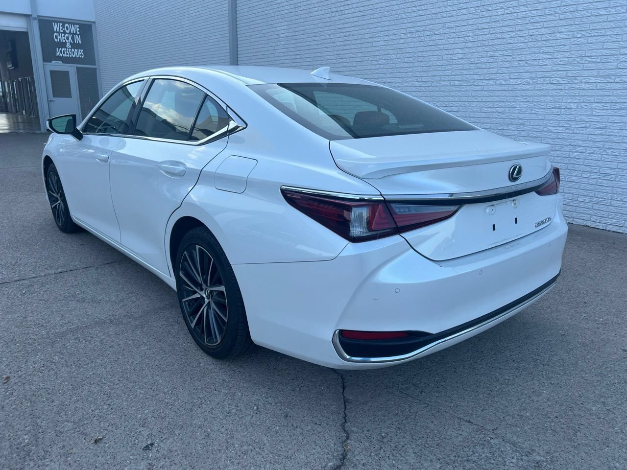Used 2024 Lexus ES 300h w/ Premium Package FWD image 6