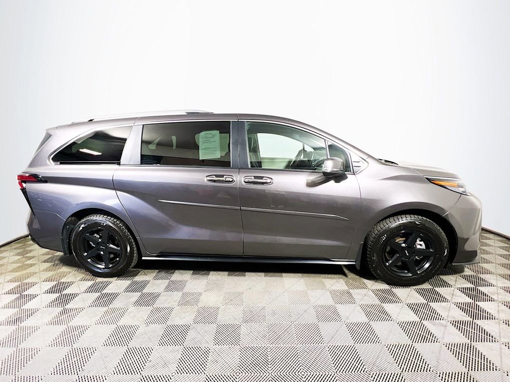 Certified 2024 Toyota Sienna Platinum FWD image 9