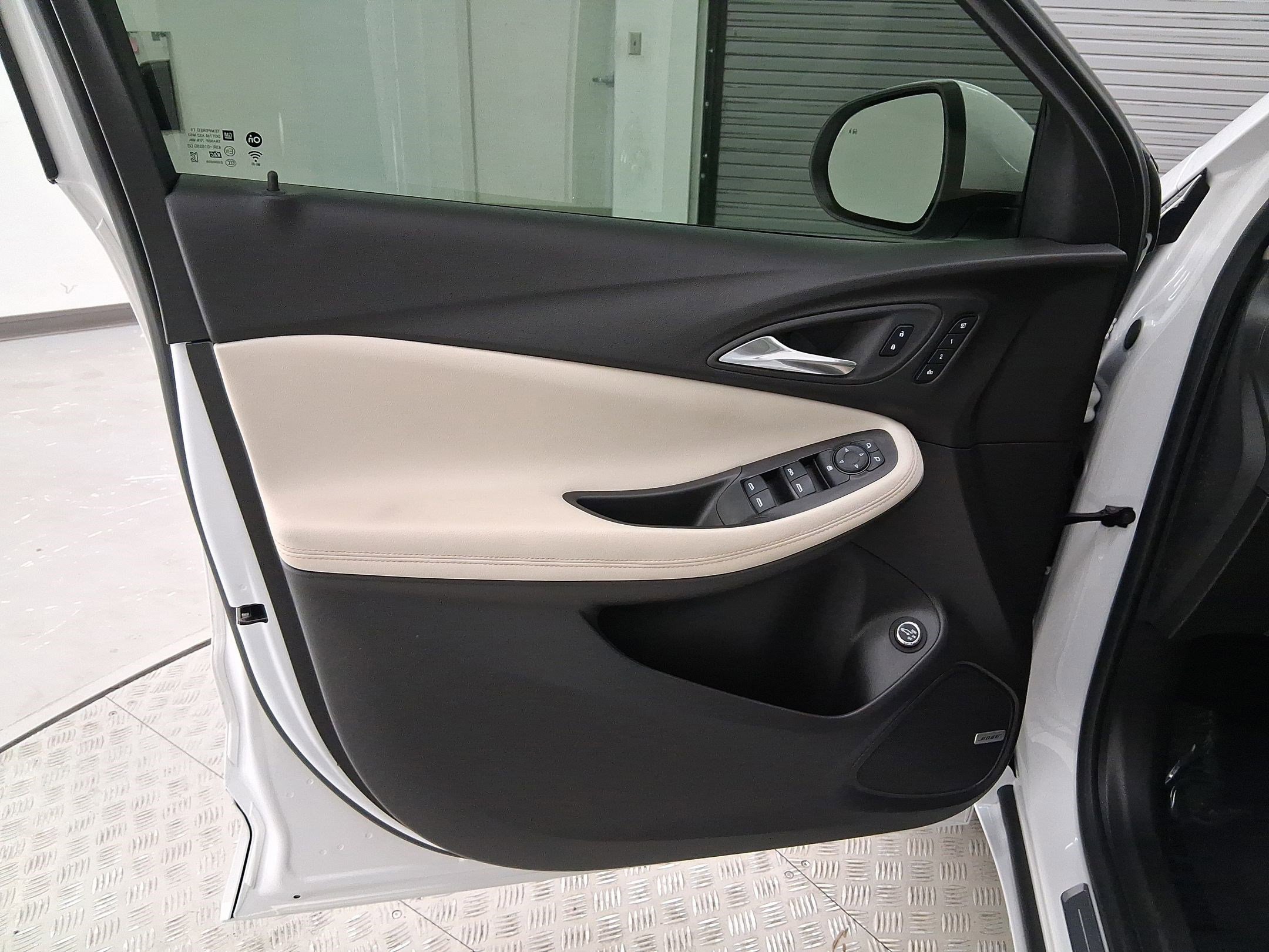 Used 2025 Buick Encore GX Avenir w/ Avenir Technology Package image 12