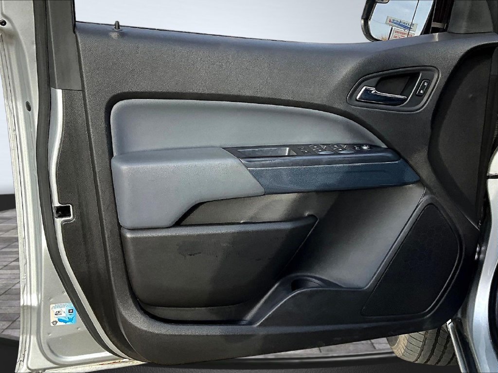Used 2015 Chevrolet Colorado Z71 AWD/4WD image 22