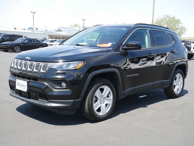 Used 2022 Jeep Compass Latitude w/ Convenience Group AWD/4WD image 2