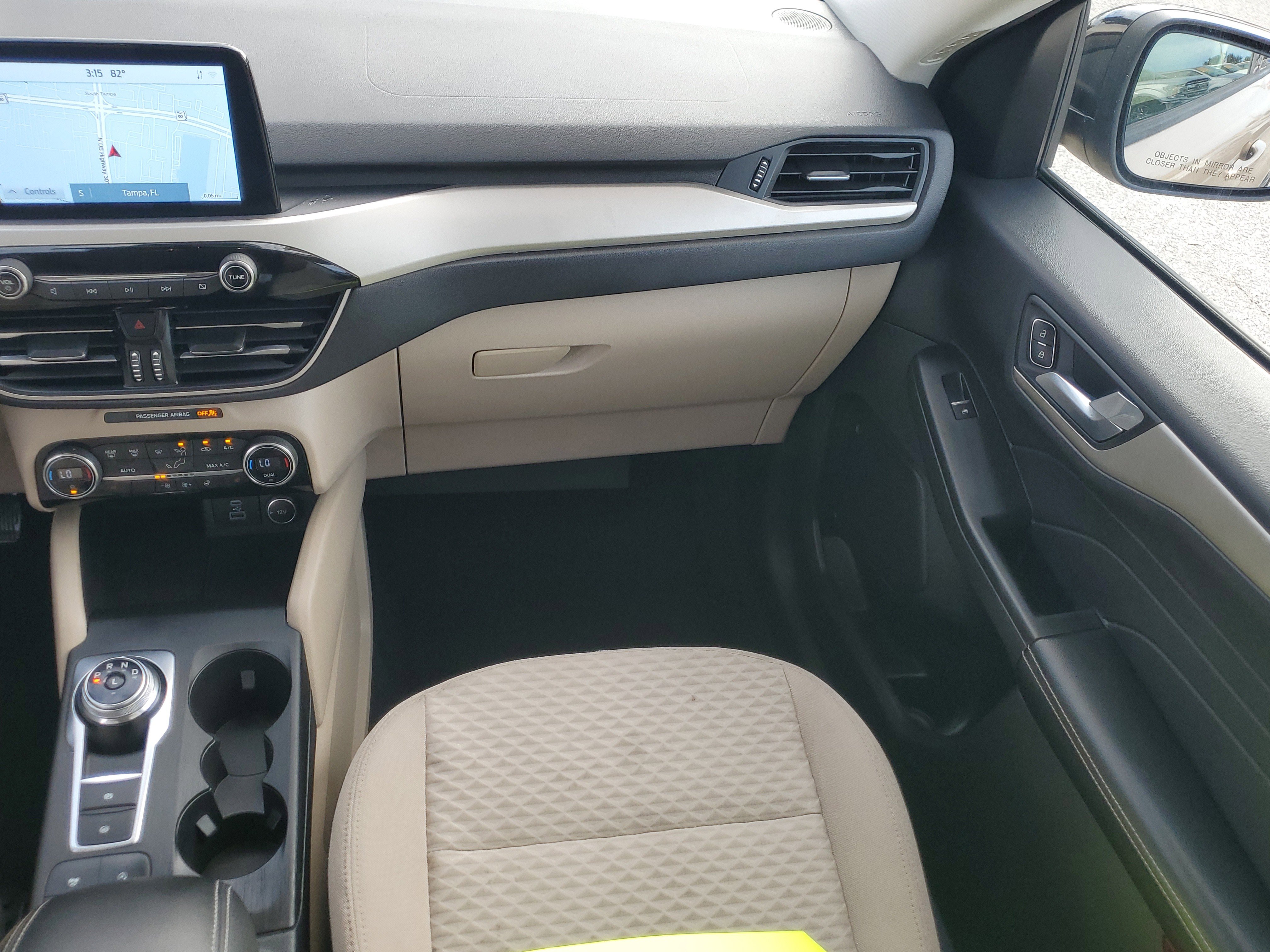 Used 2021 Ford Escape SE w/ SE Sport Appearance Package image 17