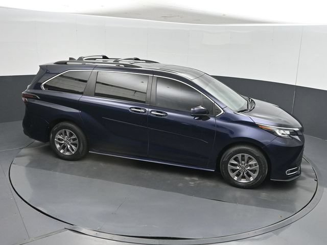 Used 2023 Toyota Sienna XLE FWD image 43