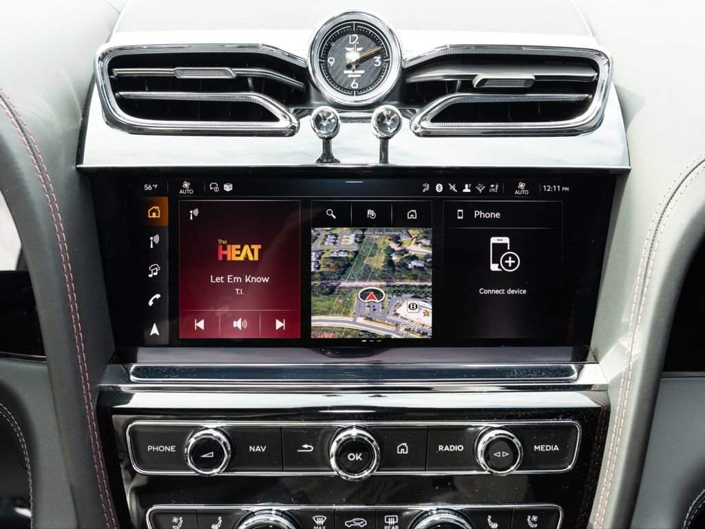 Used 2025 Bentley Bentayga V8 image 49