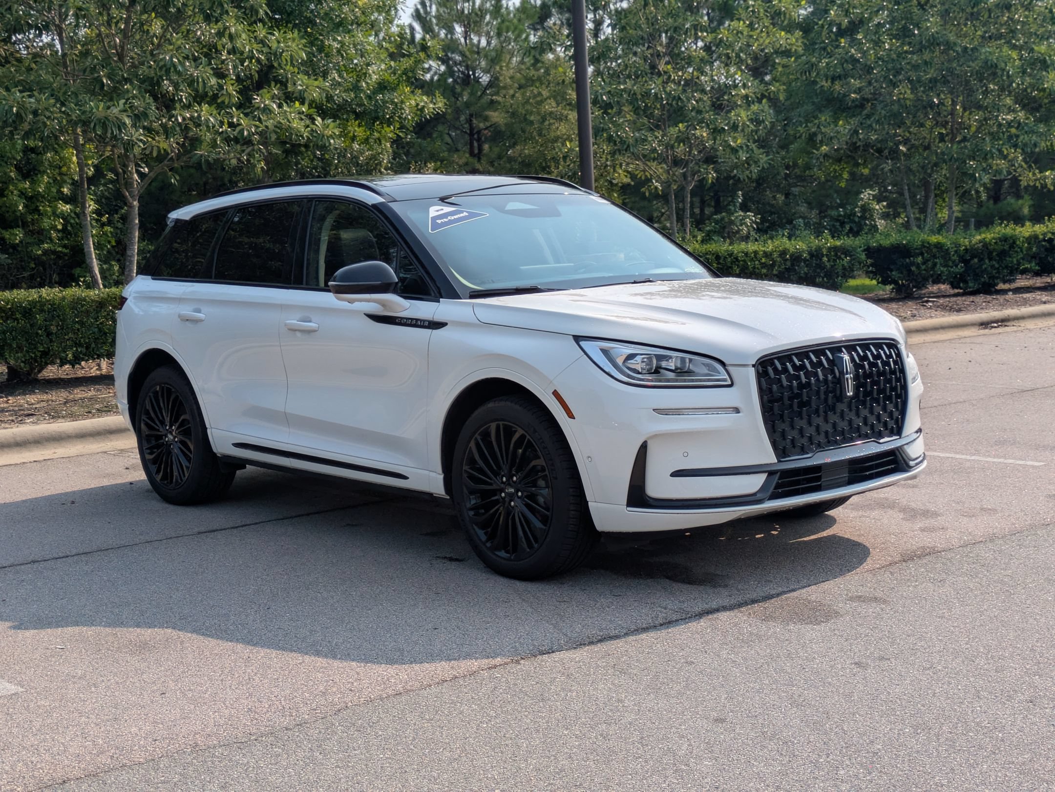 Used 2023 Lincoln Corsair Reserve w/ Equipment Group 202A AWD/4WD image 1