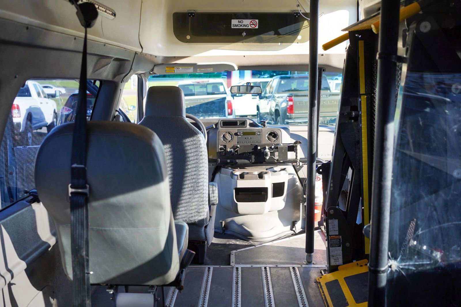 Used 2014 Ford E-350 and Econoline 350 Extended Super Duty w/ Power Group RWD image 23
