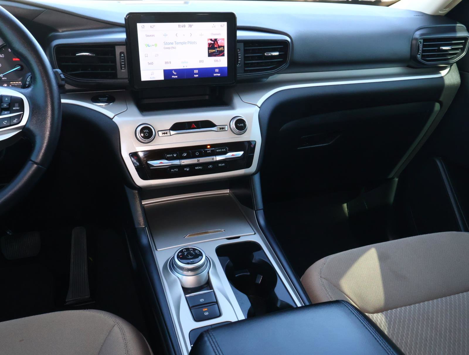 Used 2023 Ford Explorer XLT image 12