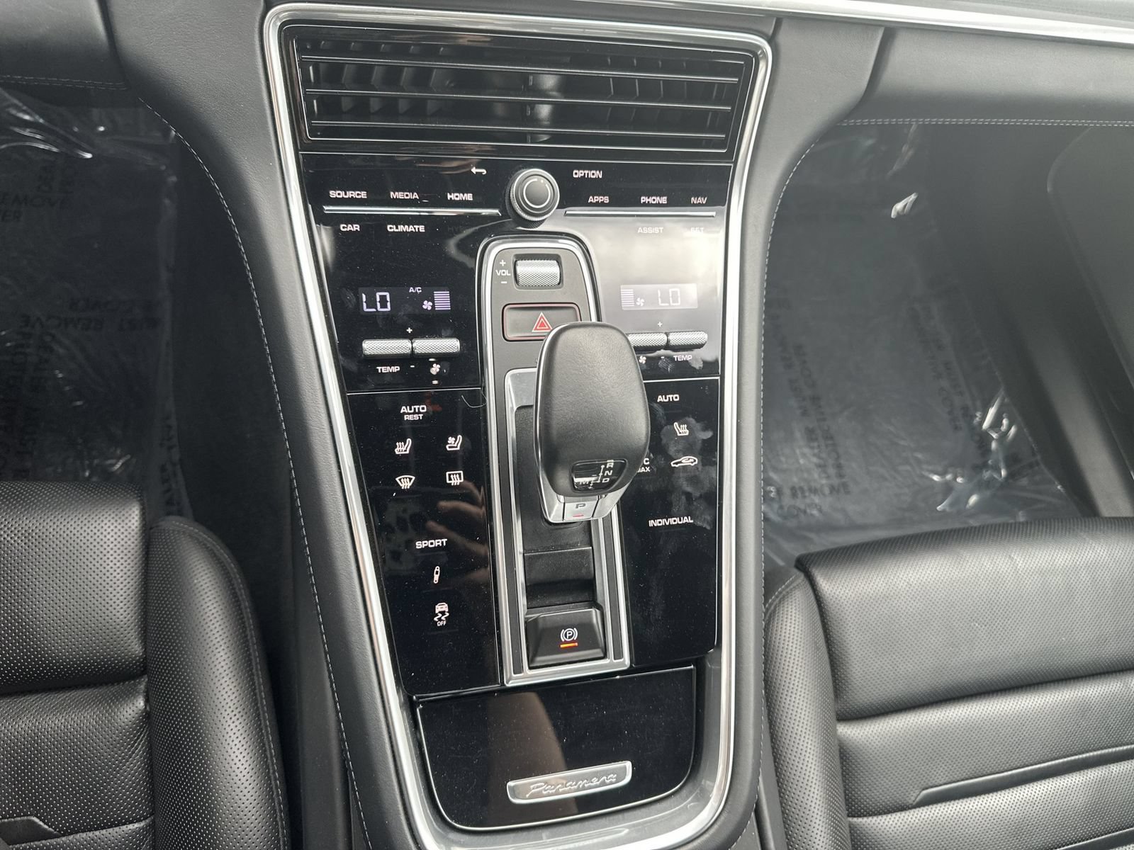 Certified 2023 Porsche Panamera 4 Platinum Edition AWD/4WD image 18