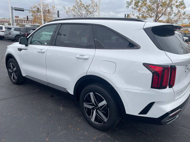 Used 2023 Kia Sorento EX w/ Panoramic Sunroof Package FWD image 4