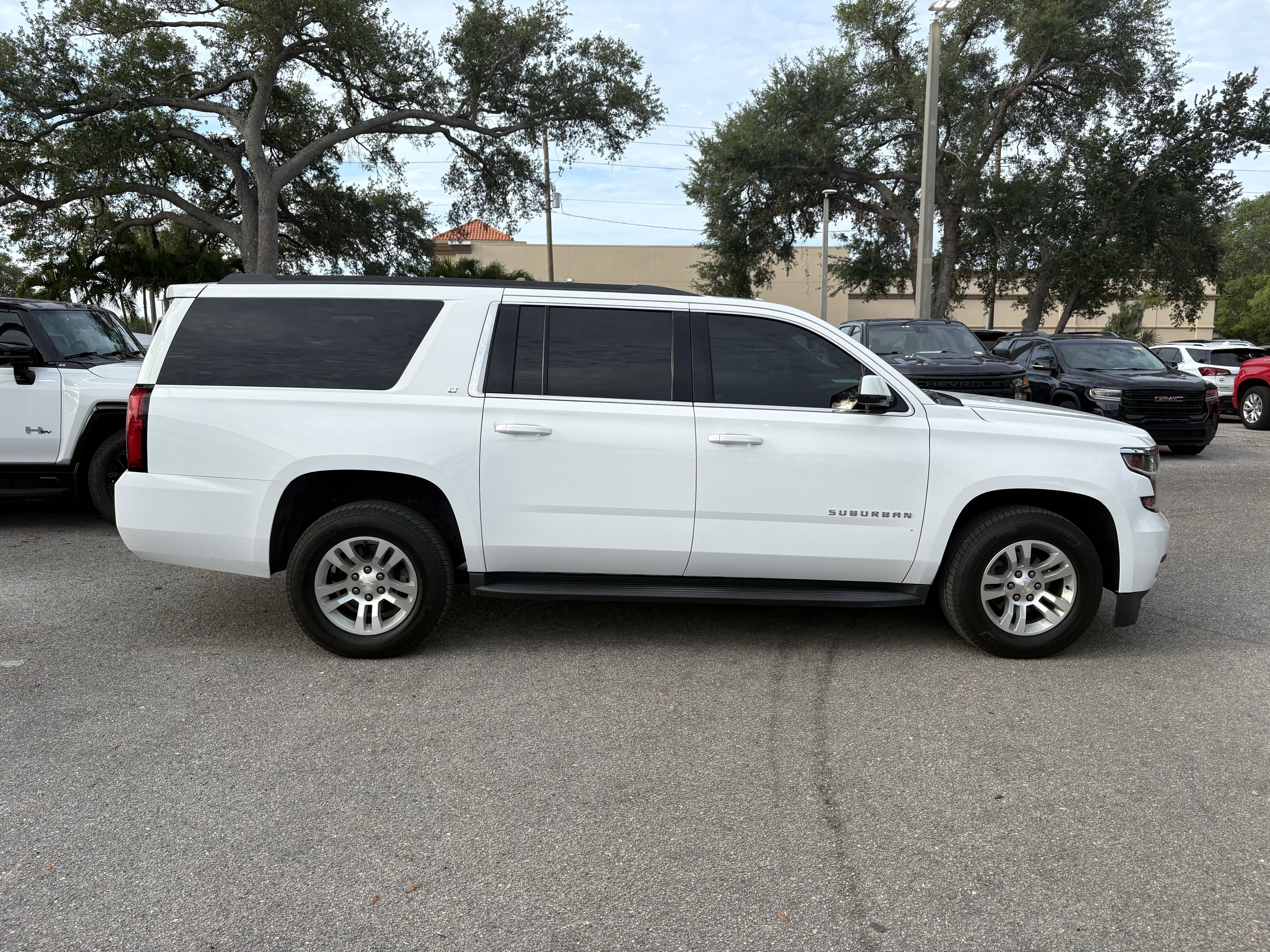 Used 2019 Chevrolet Suburban LT RWD image 8
