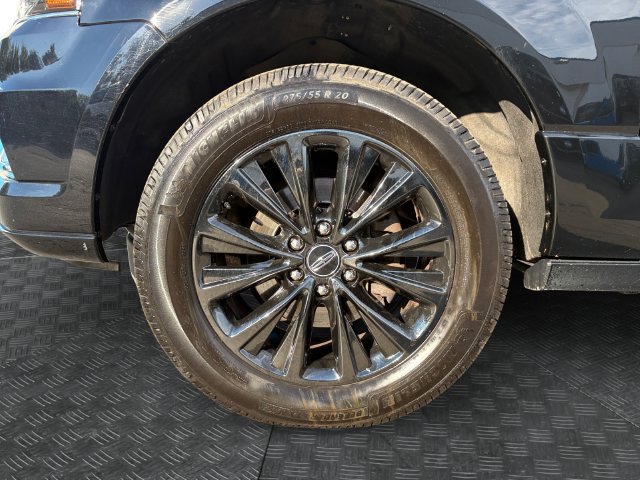 Used 2017 Lincoln Navigator Select AWD/4WD image 14