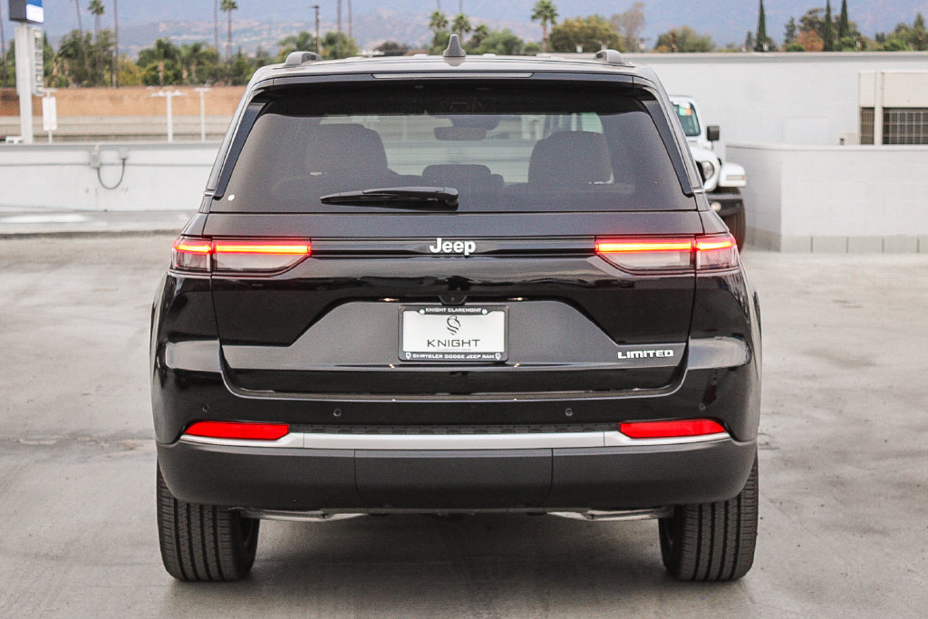 New 2027 Jeep Grand Cherokee Limited RWD image 8
