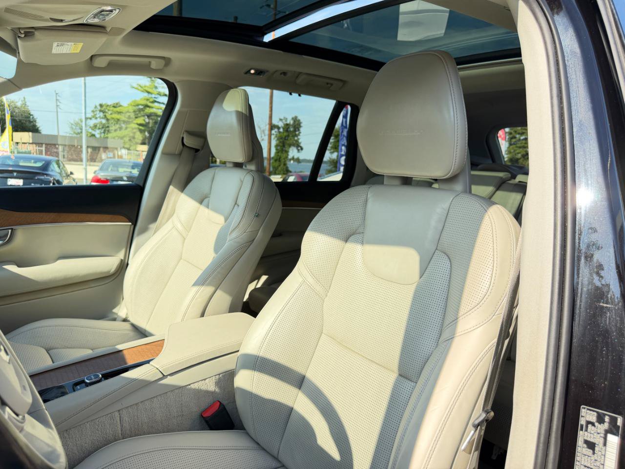 Used 2016 Volvo XC90 T6 Inscription w/ Vision Package AWD/4WD image 13