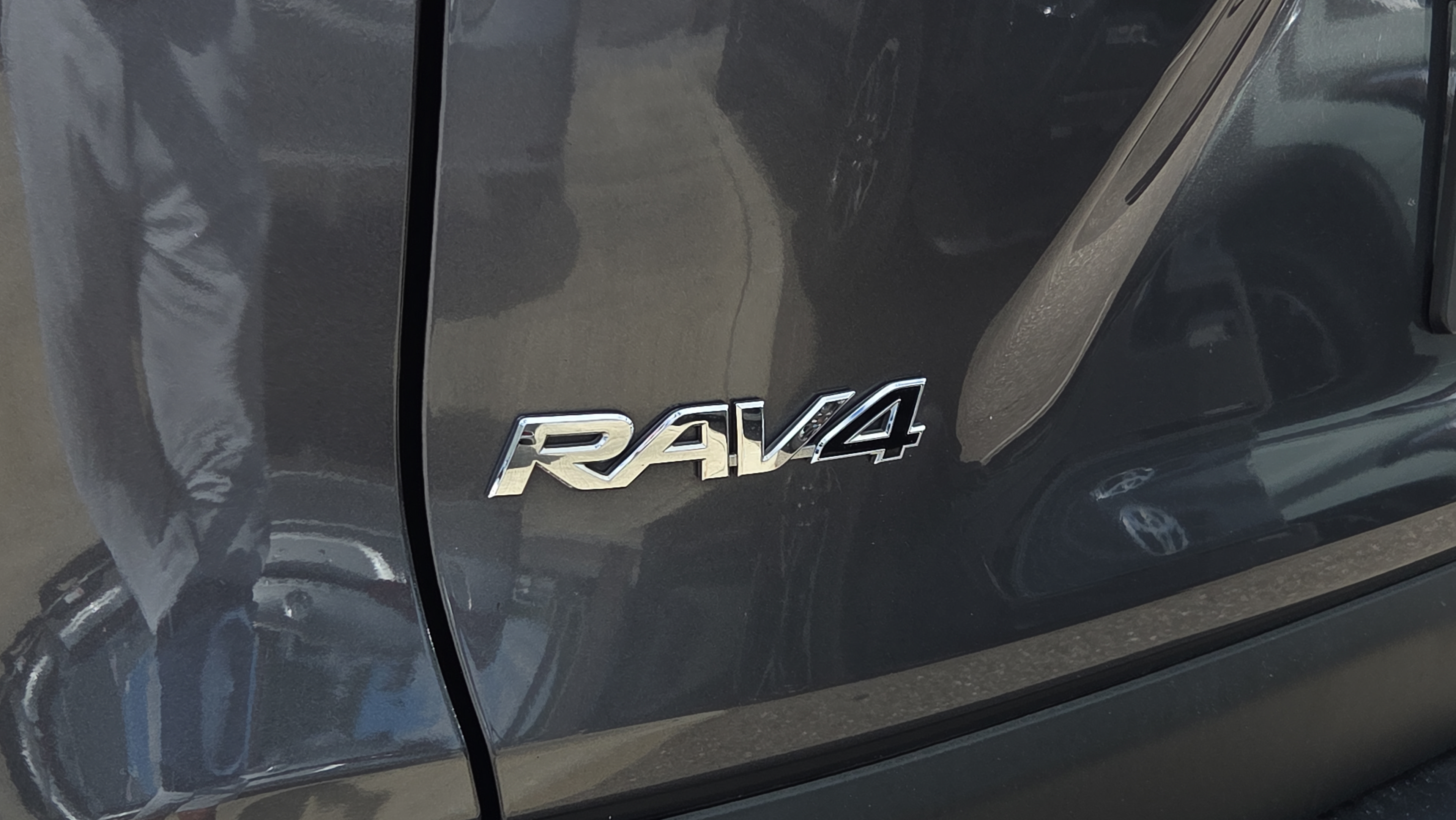 Used 2019 Toyota RAV4 LE FWD image 29
