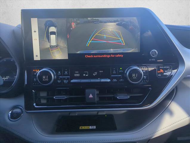 Used 2023 Toyota Highlander Platinum image 11