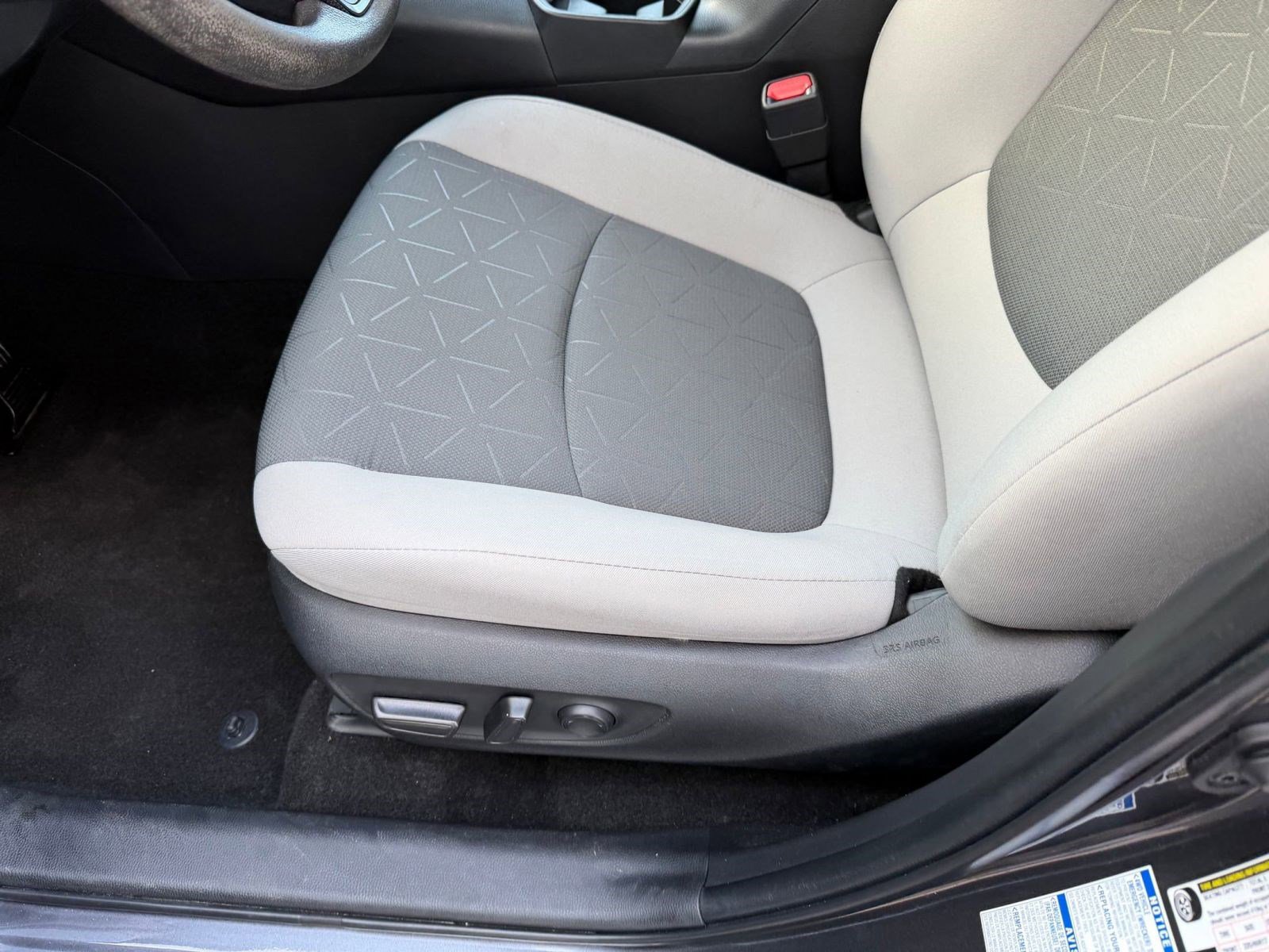 Used 2021 Toyota RAV4 XLE w/ Convenience Package AWD/4WD image 13