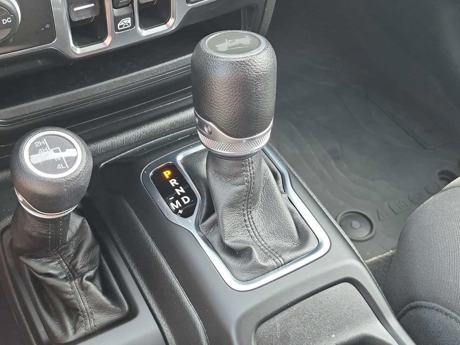 Used 2023 Jeep Wrangler Unlimited Sport AWD/4WD image 31