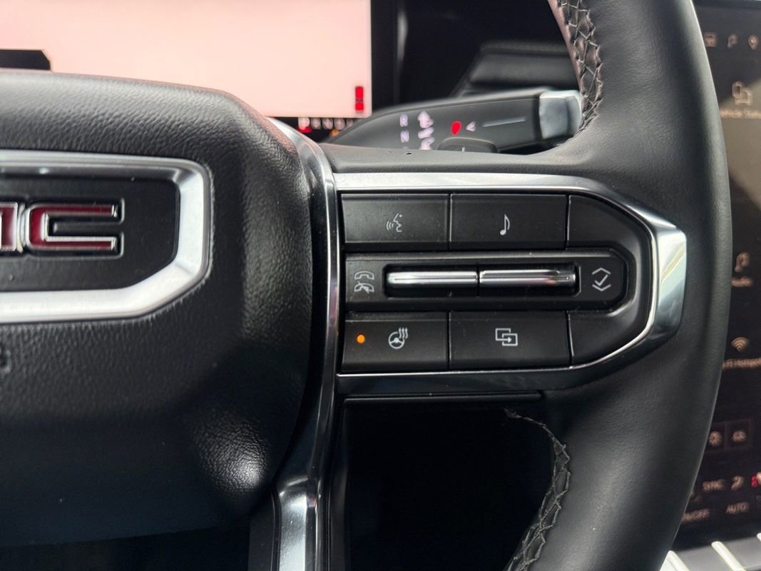 Used 2025 GMC Acadia Elevation image 17