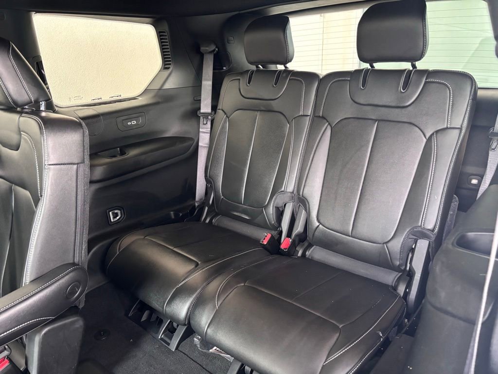 Used 2024 Jeep Grand Cherokee L Limited w/ Black Appearance Package image 15