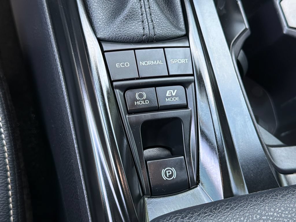 Used 2025 Toyota Camry SE w/ Convenience Package FWD image 30