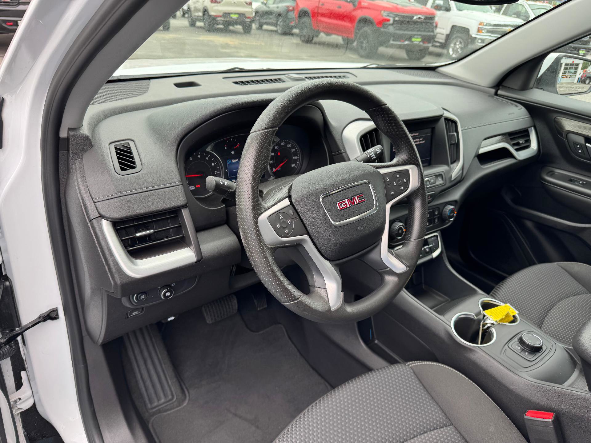 Used 2024 GMC Terrain SLE image 9