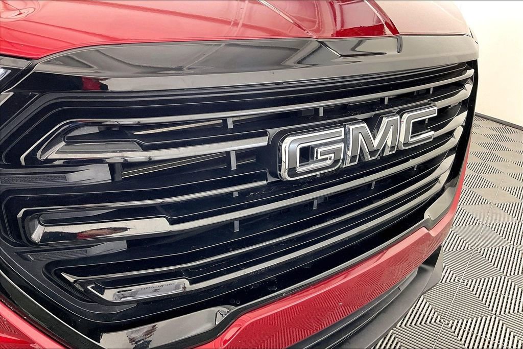 Used 2024 GMC Terrain SLE w/ Driver Convenience Package image 38