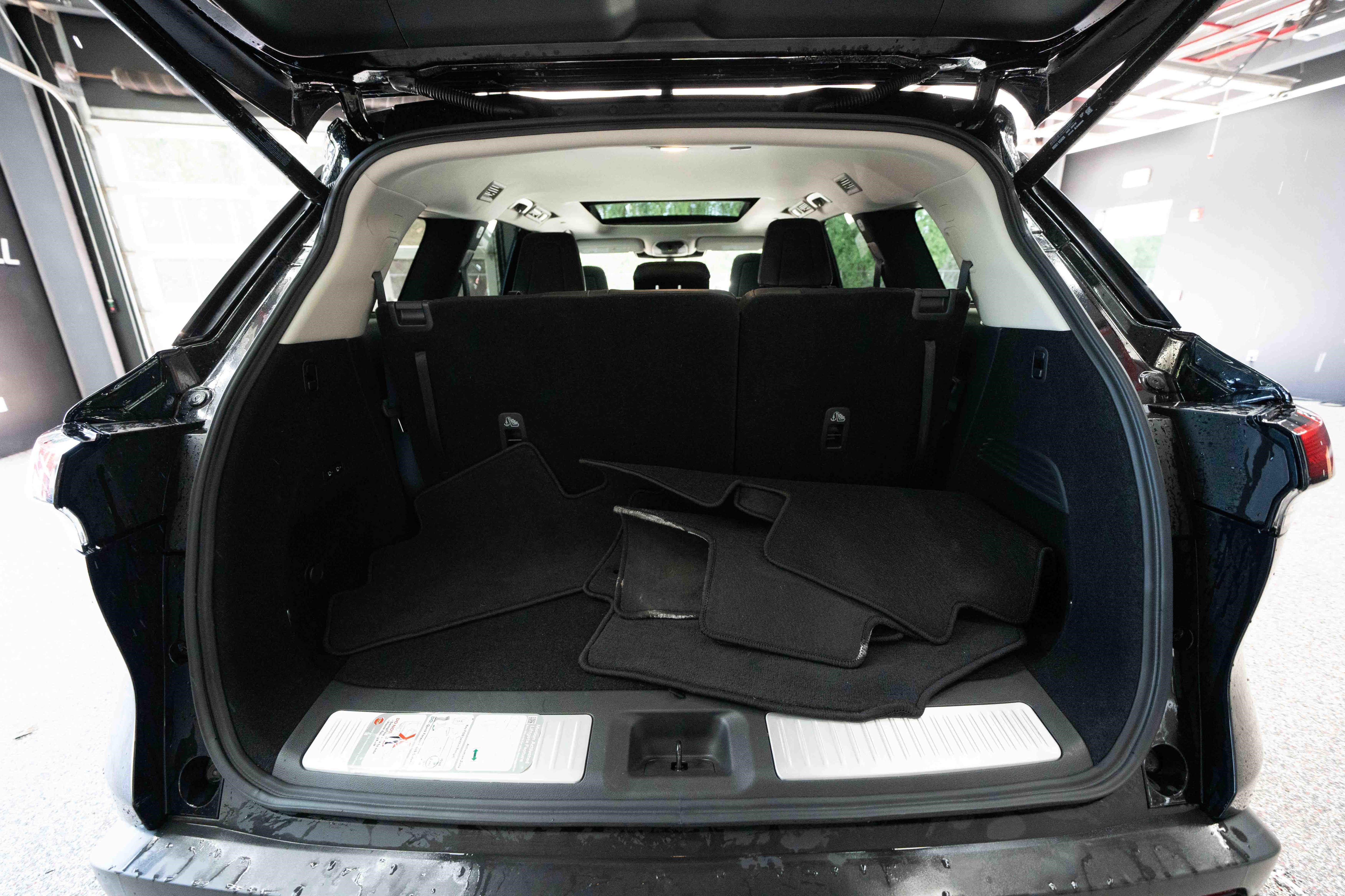 Used 2025 INFINITI QX60 Sensory w/ Vision Package image 28