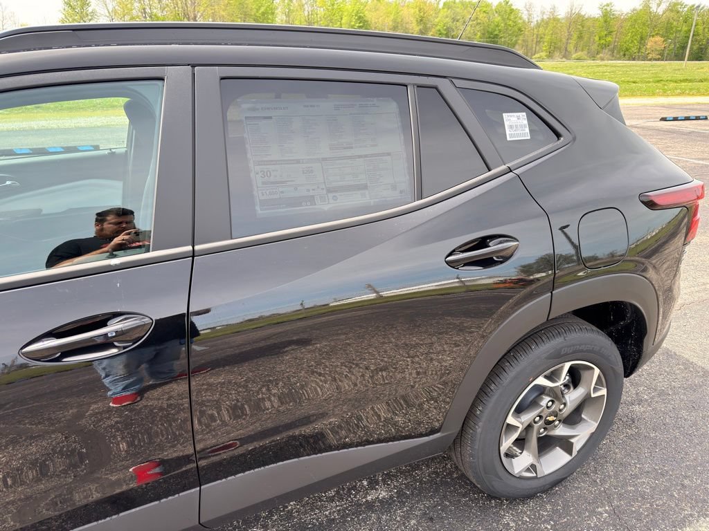 New 2026 Chevrolet Trax LT FWD image 10