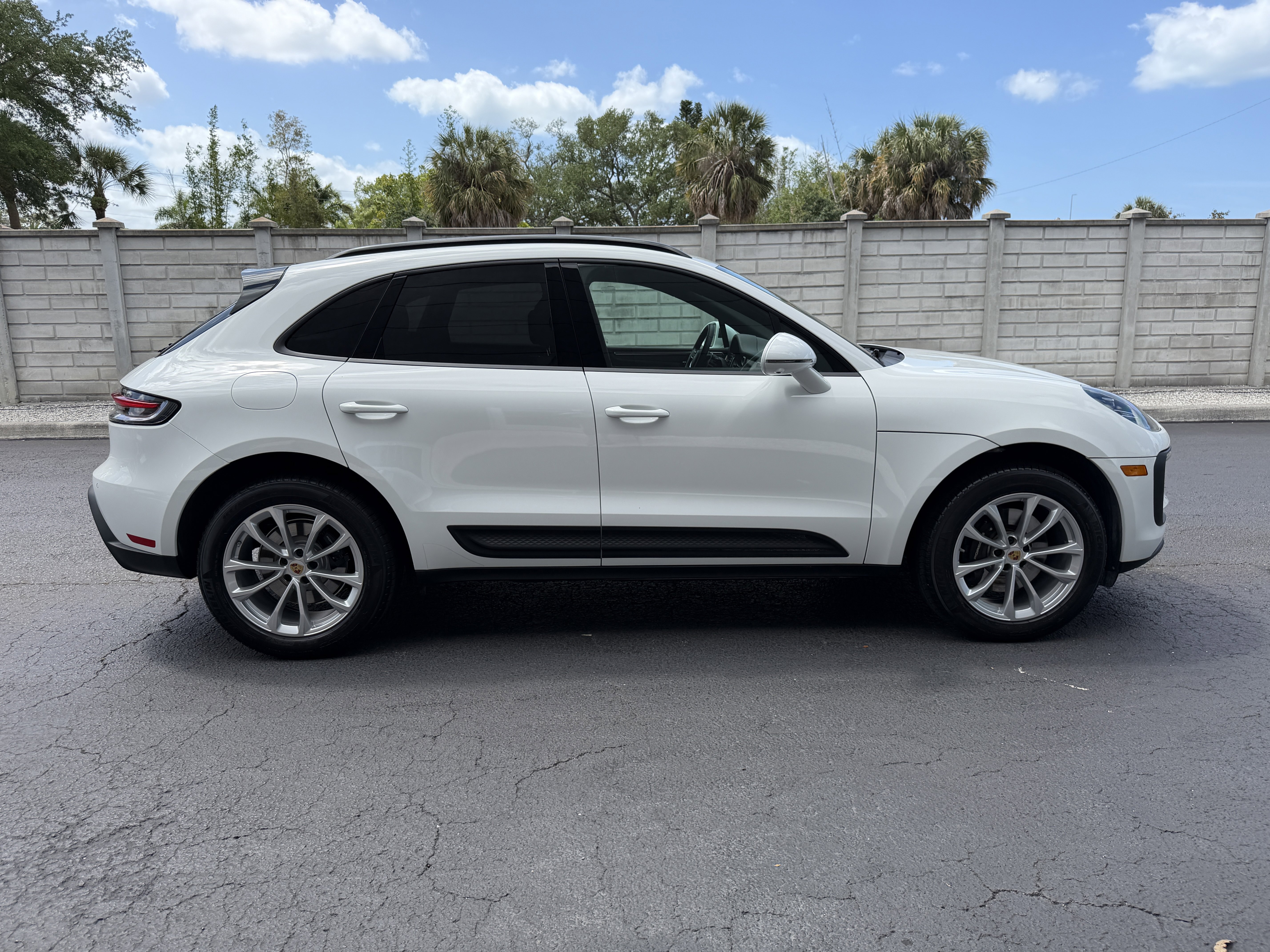 Certified 2025 Porsche Macan image 7