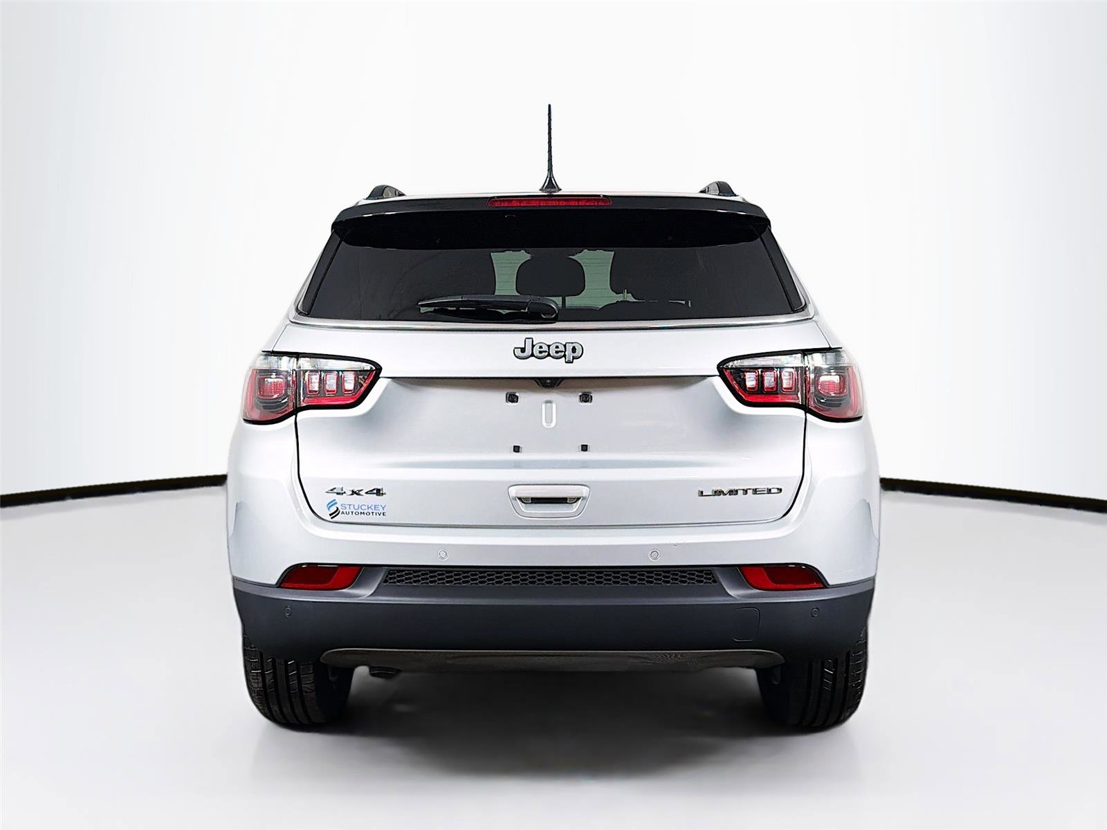 Used 2024 Jeep Compass Limited image 6