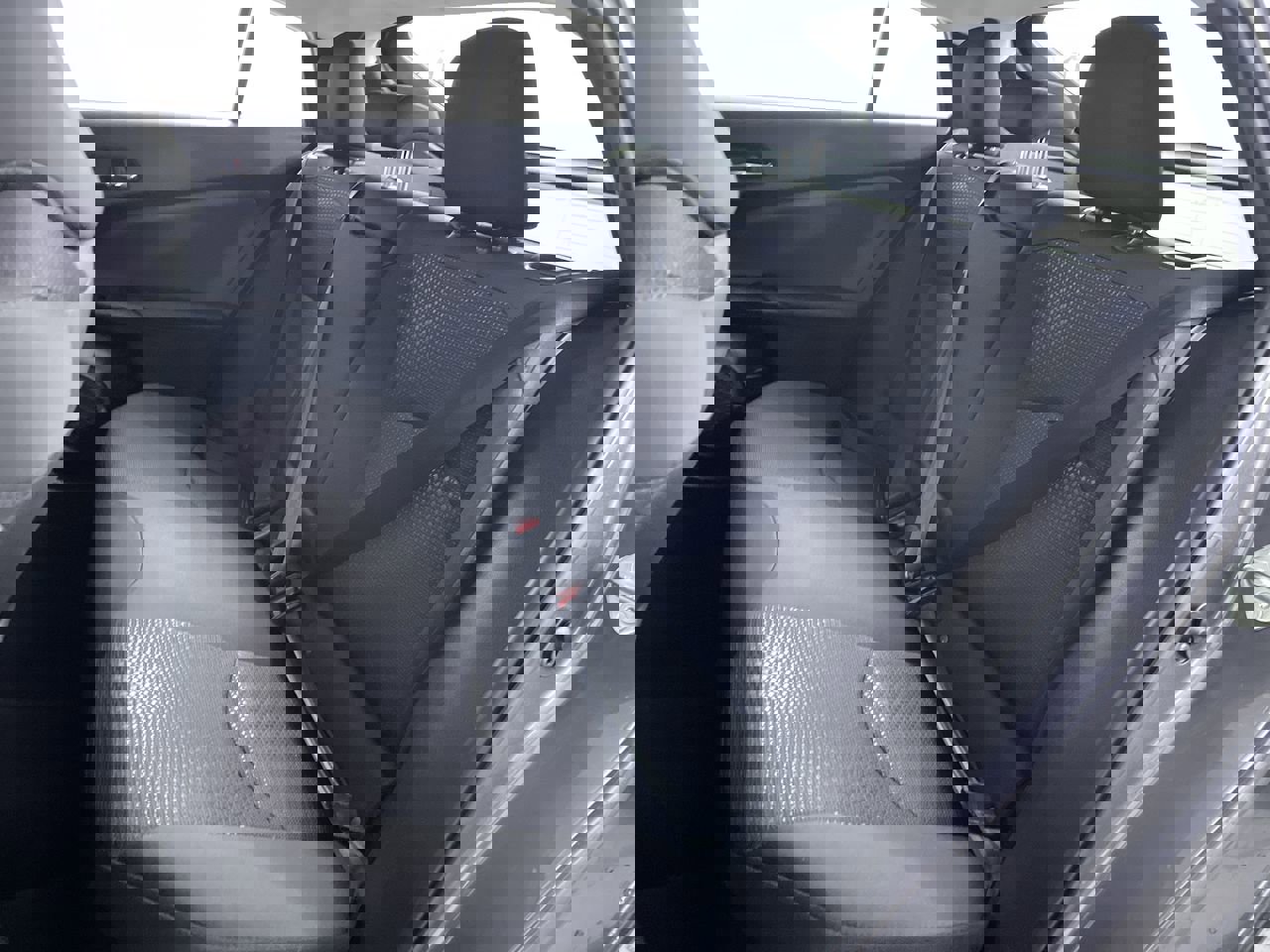 Used 2020 Toyota Prius LE image 19