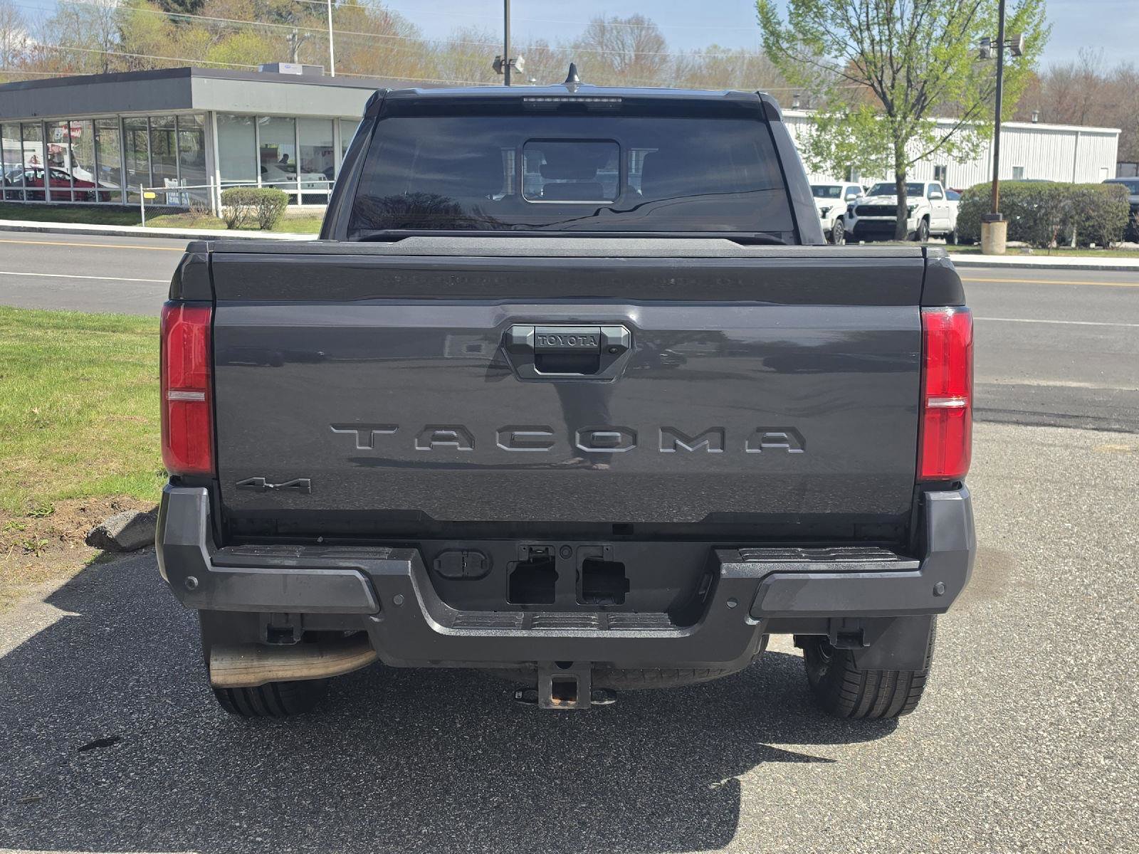 Used 2024 Toyota Tacoma TRD Sport w/ TRD Sport Upgrade Package AWD/4WD image 4