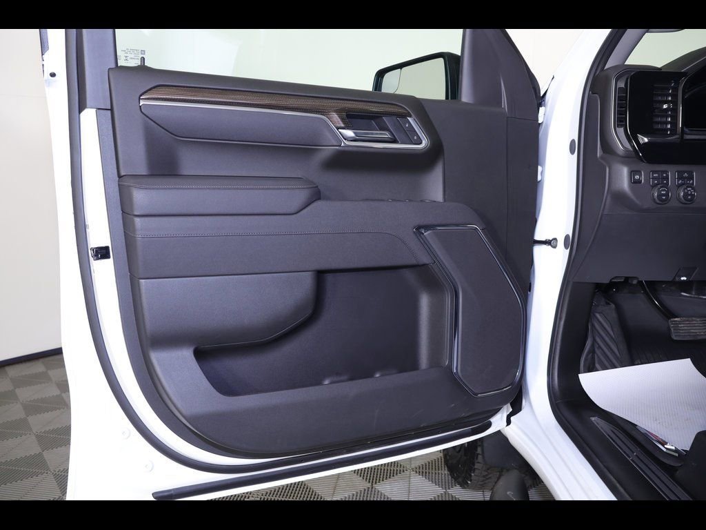 Used 2025 Chevrolet Silverado 1500 LT Trail Boss w/ Dark Appearance Package image 21