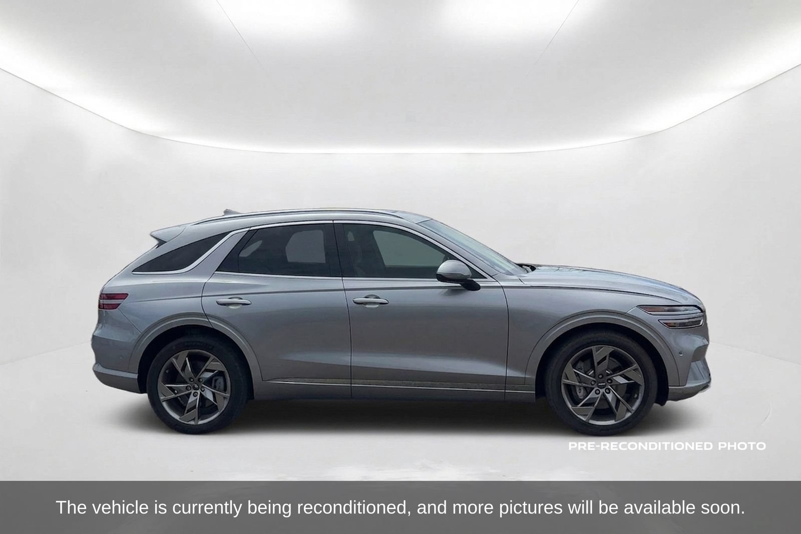 Used 2025 Genesis Electrified GV70 AWD/4WD image 4
