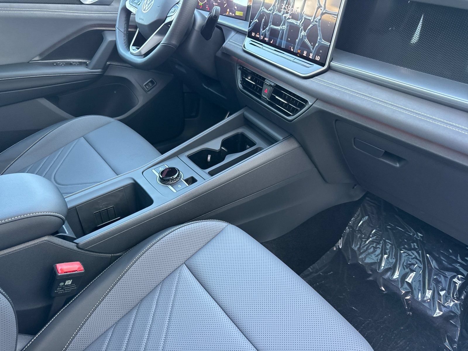 New 2026 Volkswagen Tiguan SE R-Line AWD/4WD image 16