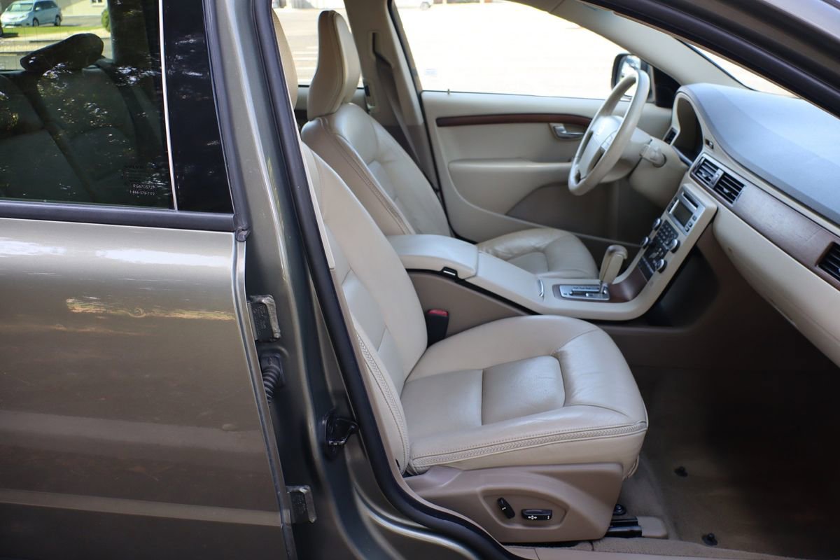 Used 2009 Volvo XC70 T6 image 22