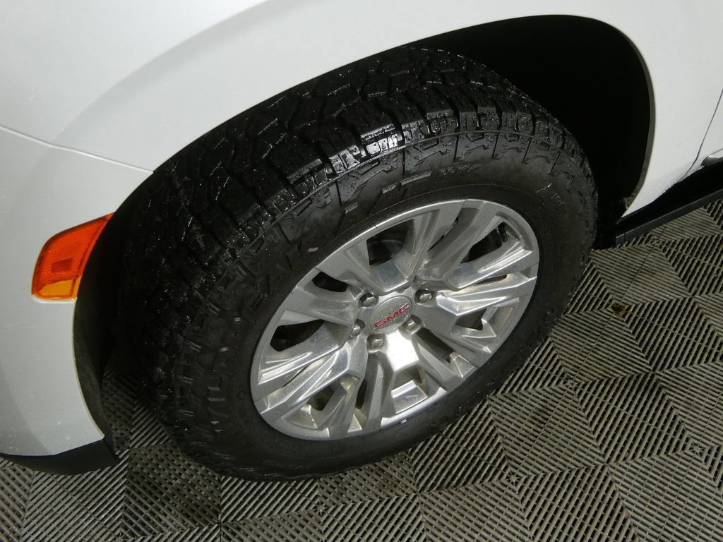 Used 2023 GMC Yukon XL Denali image 10