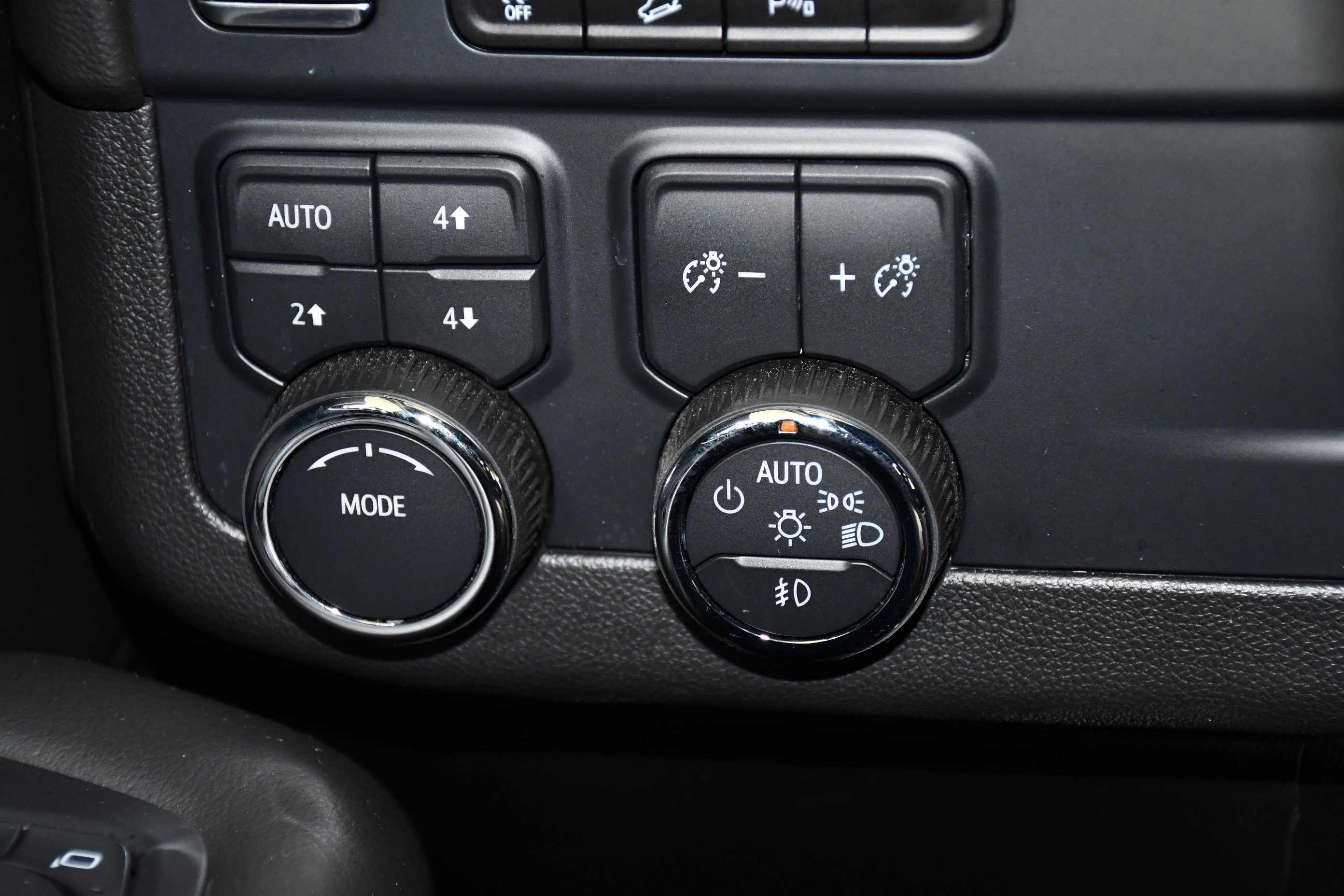 Used 2025 Chevrolet Suburban Z71 AWD/4WD image 37