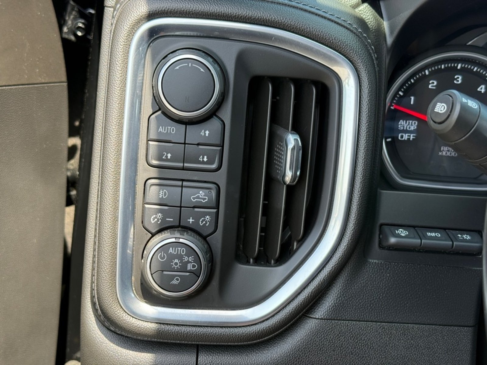 Used 2019 Chevrolet Silverado 1500 High Country w/ Technology Package AWD/4WD image 36