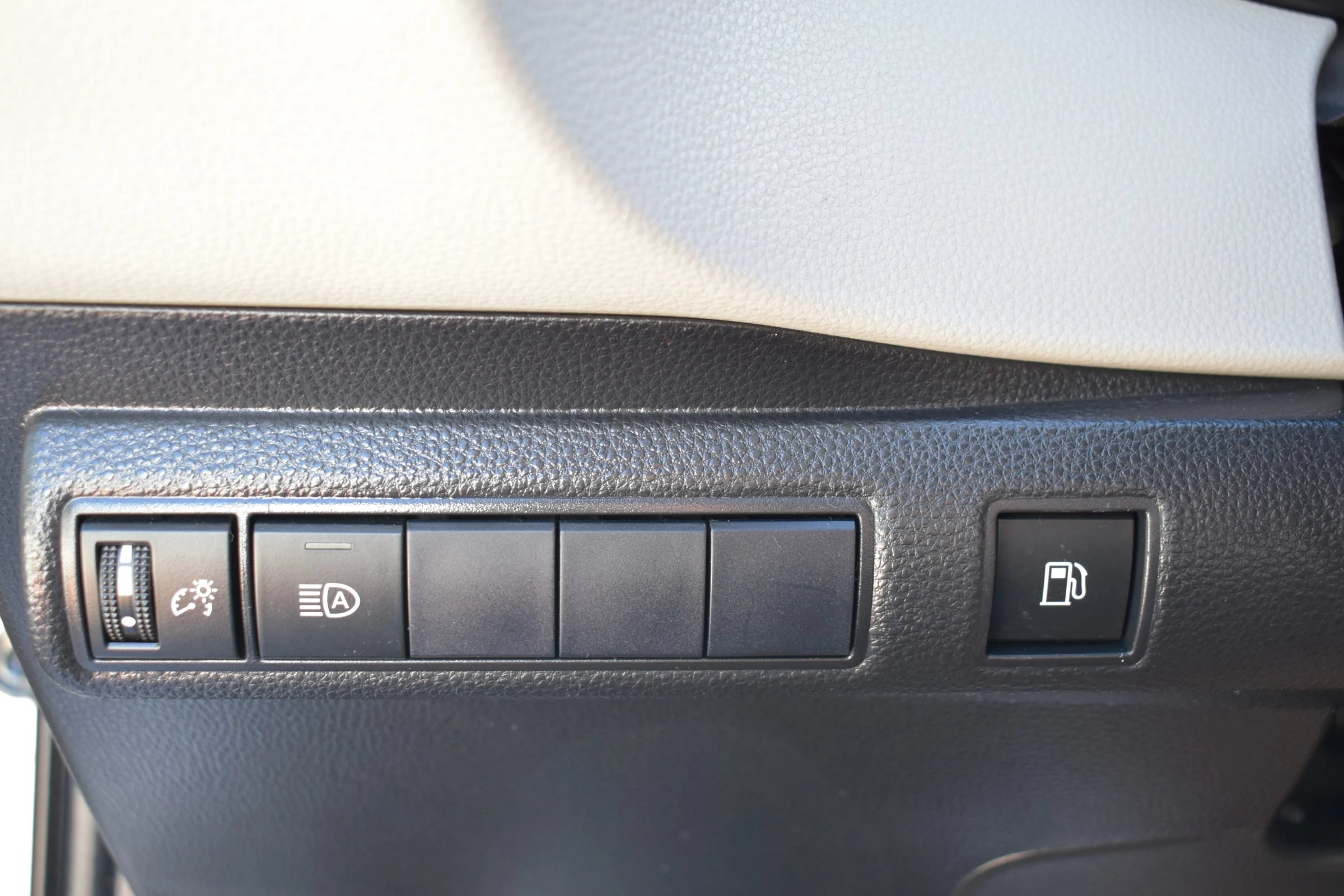 Used 2021 Toyota Corolla LE FWD image 15