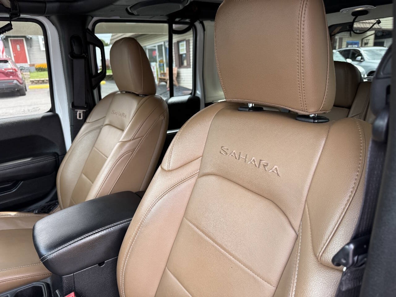 Used 2021 Jeep Wrangler Unlimited Sahara AWD/4WD image 11