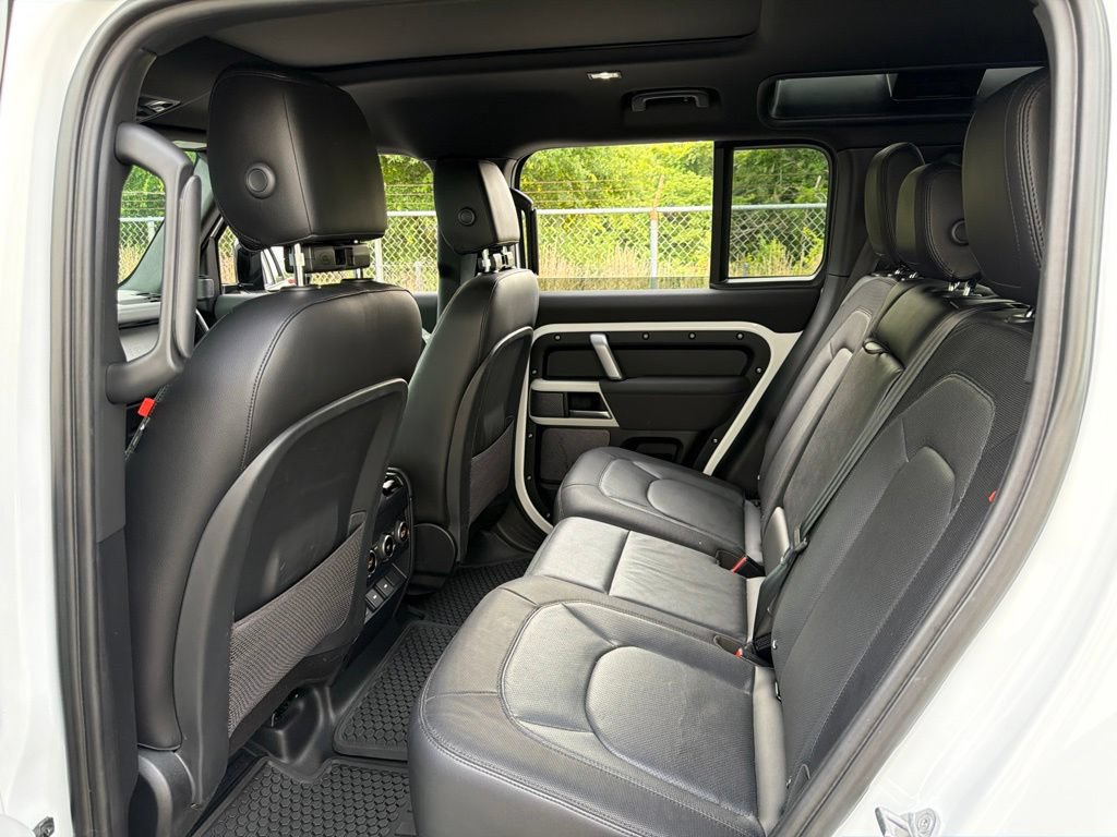 Used 2023 Land Rover Defender 110 X-Dynamic SE AWD/4WD image 18