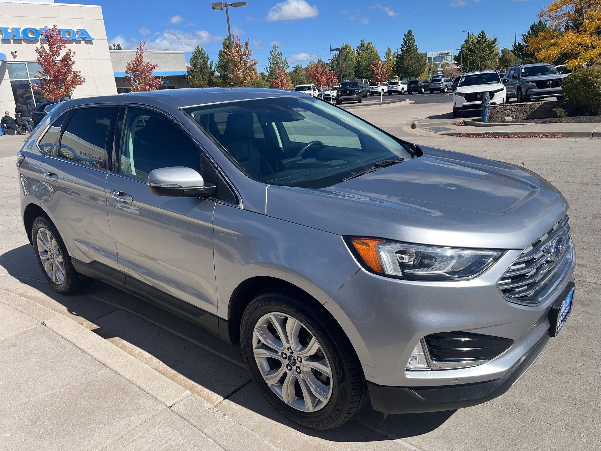 Used 2022 Ford Edge Titanium image 3