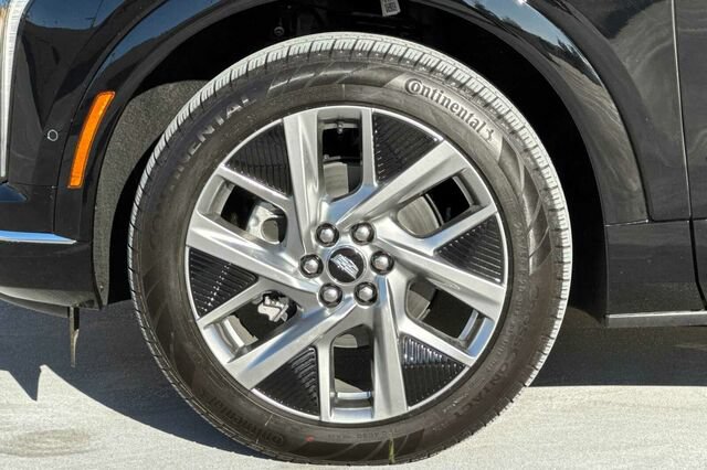 New 2027 Cadillac Optiq Luxury w/ LPO, Floor Liner Package AWD/4WD image 25