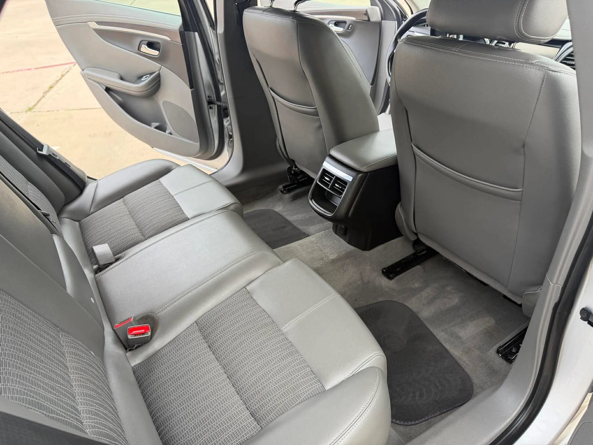 Used 2019 Chevrolet Impala LT image 24