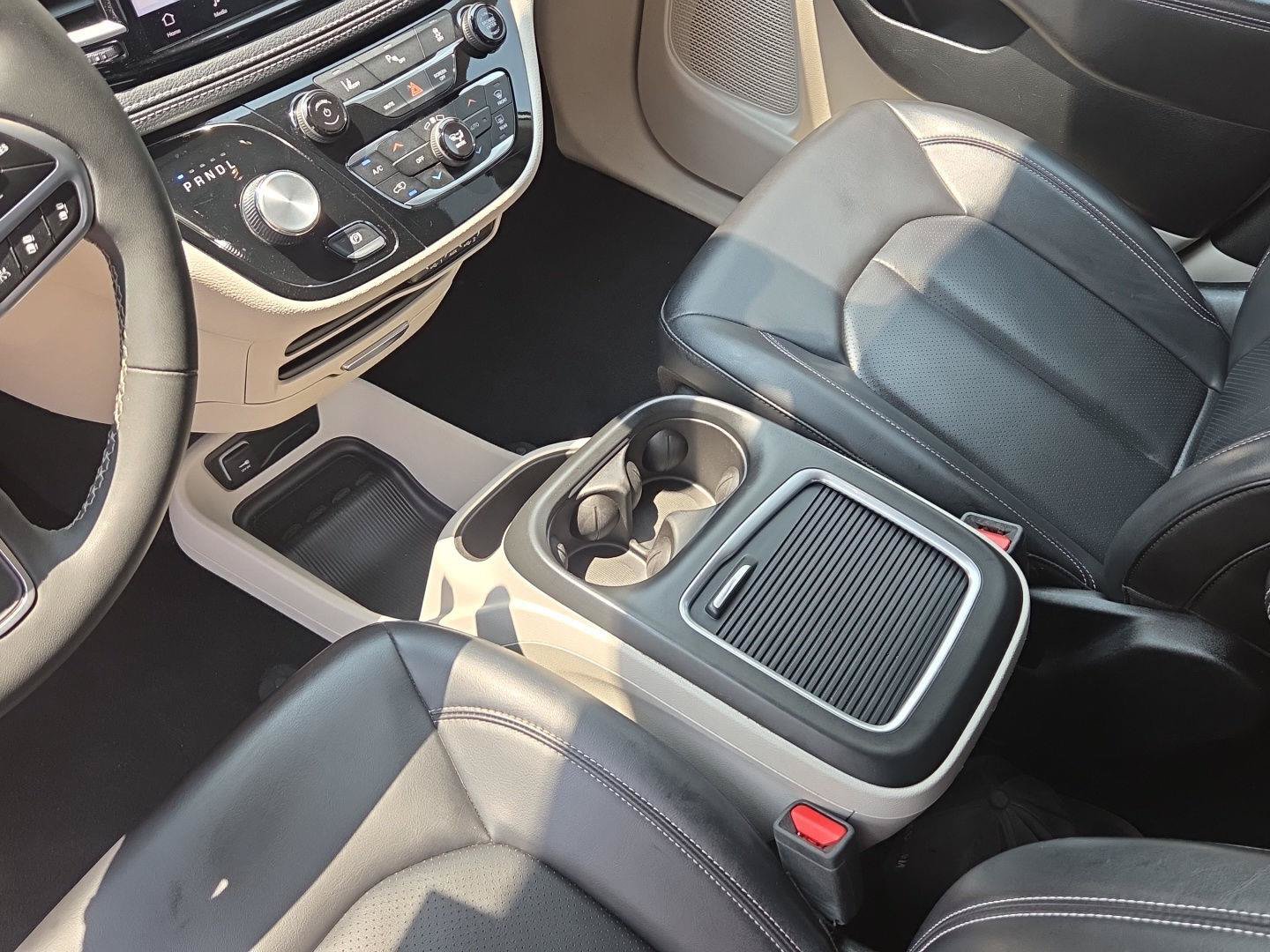Used 2023 Chrysler Pacifica Touring-L FWD image 21