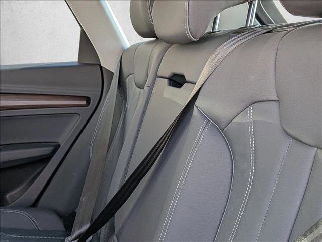 Used 2024 Audi Q5 e Premium w/ Convenience Package image 17