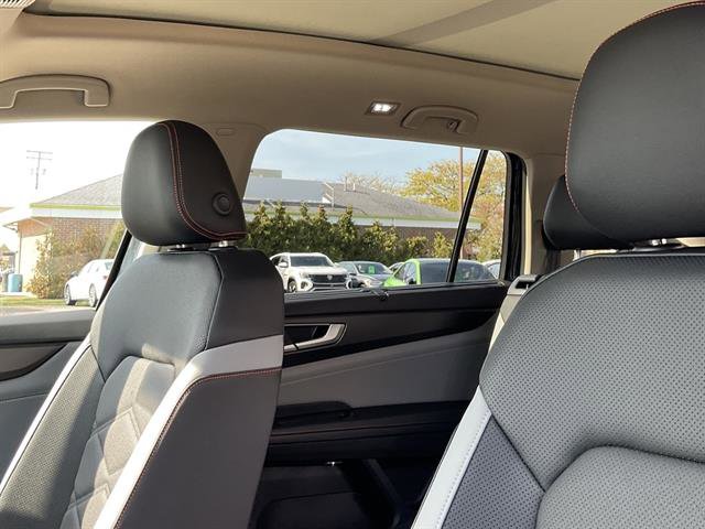 New 2026 Volkswagen Atlas Peak Edition image 9