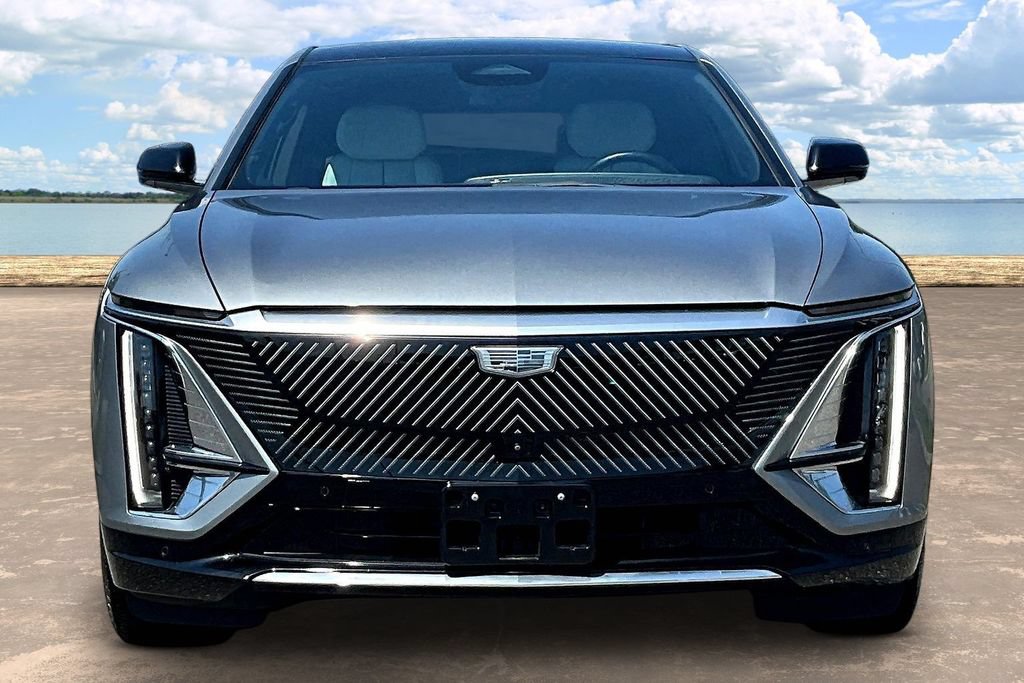 Used 2024 Cadillac Lyriq Luxury RWD image 2